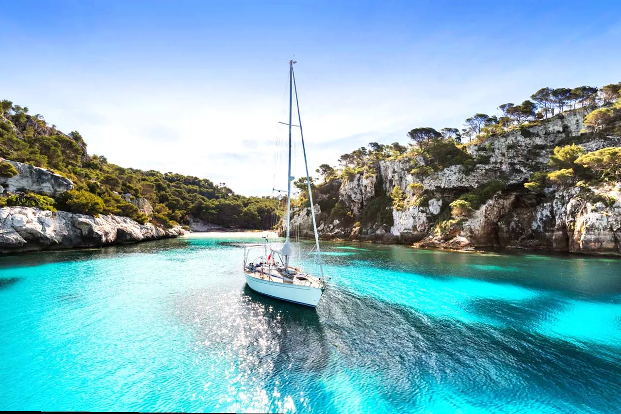 Barco disponible para alquiler en Mahón, Baleares
